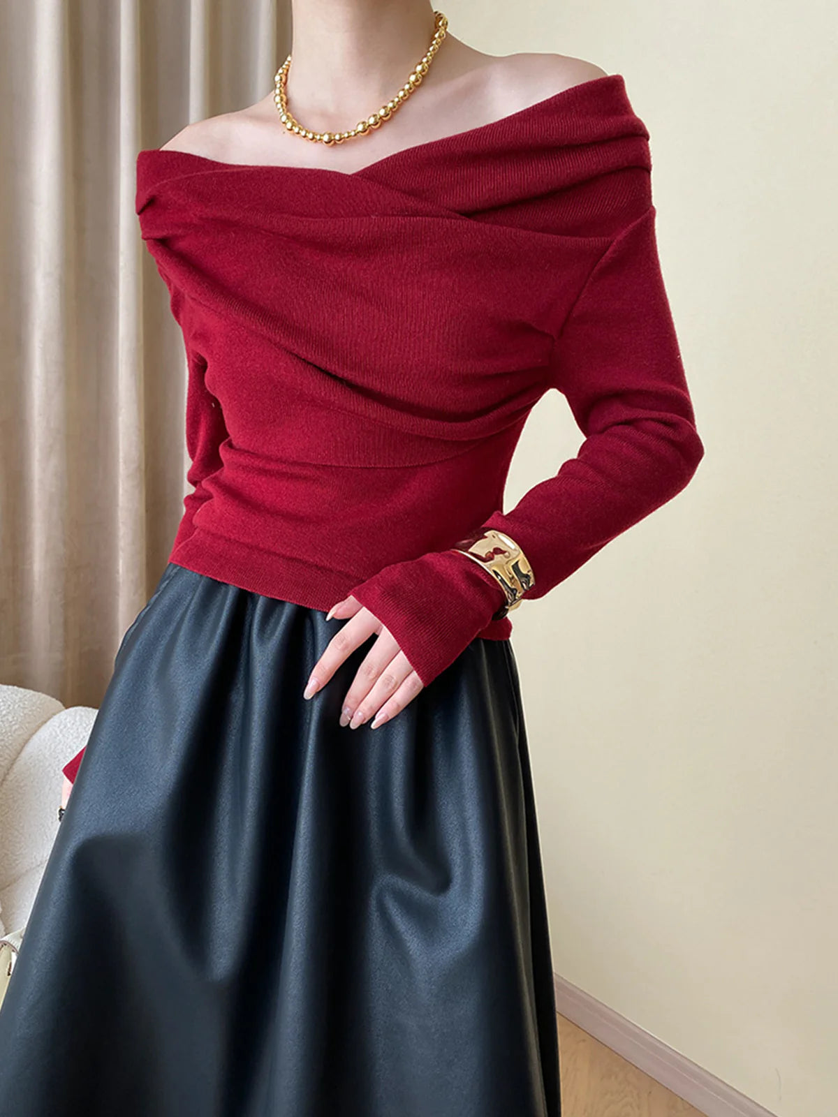 DÉNUDÉ. Off shoulder top